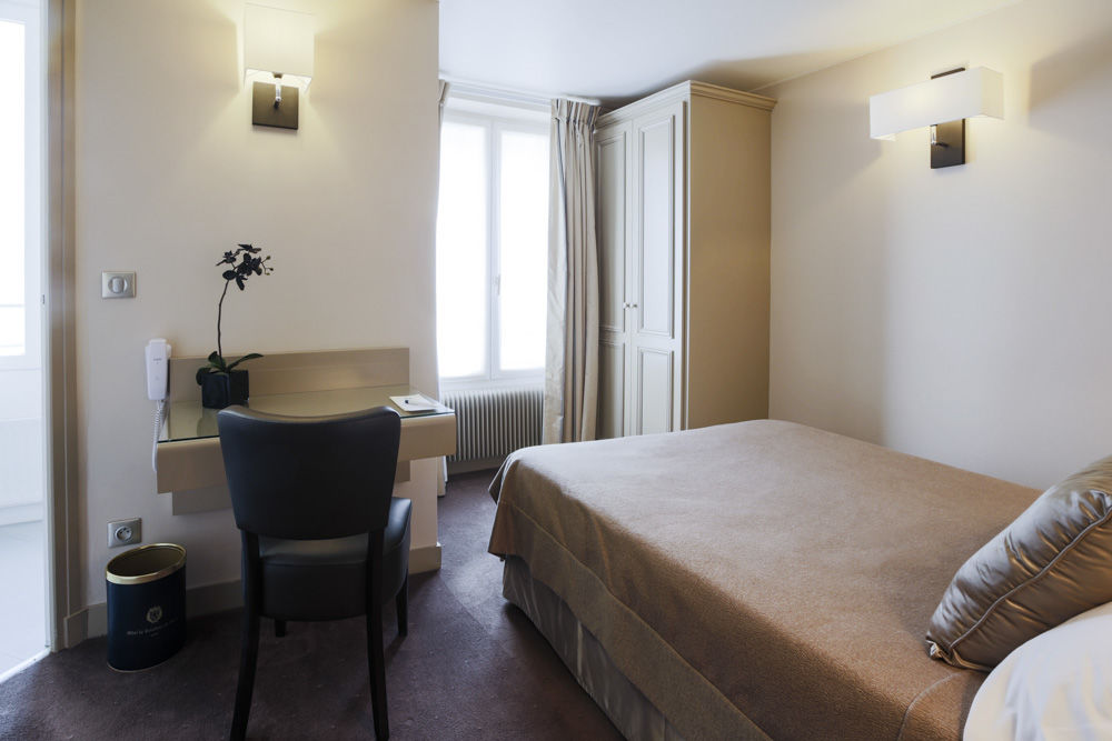 Hotel La Residence Du Berry Версал Екстериор снимка