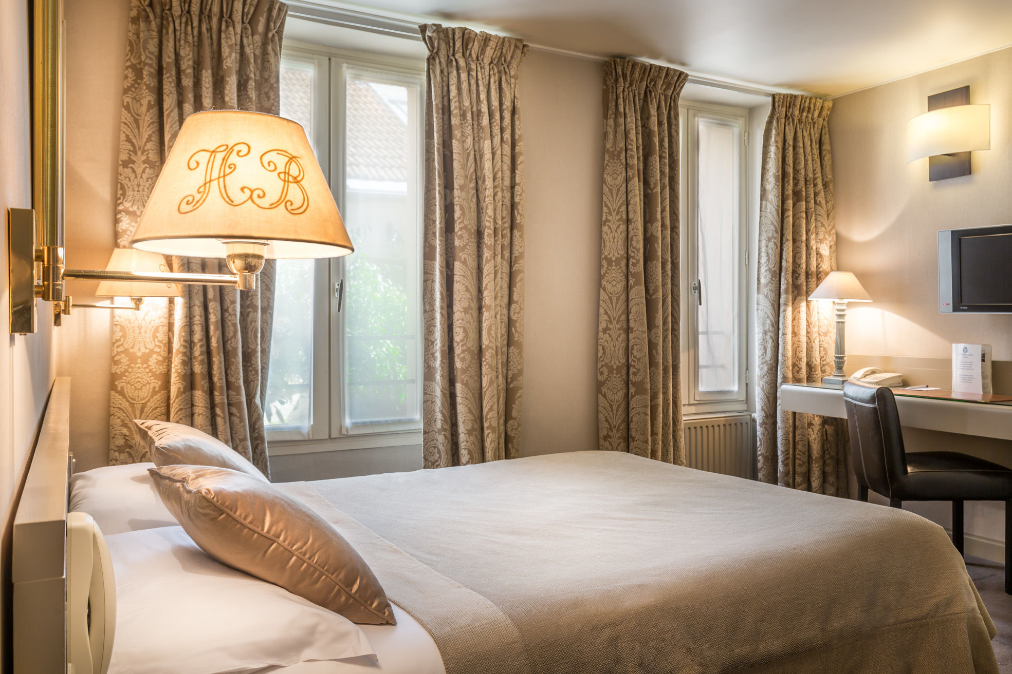 Hotel La Residence Du Berry Версал Екстериор снимка