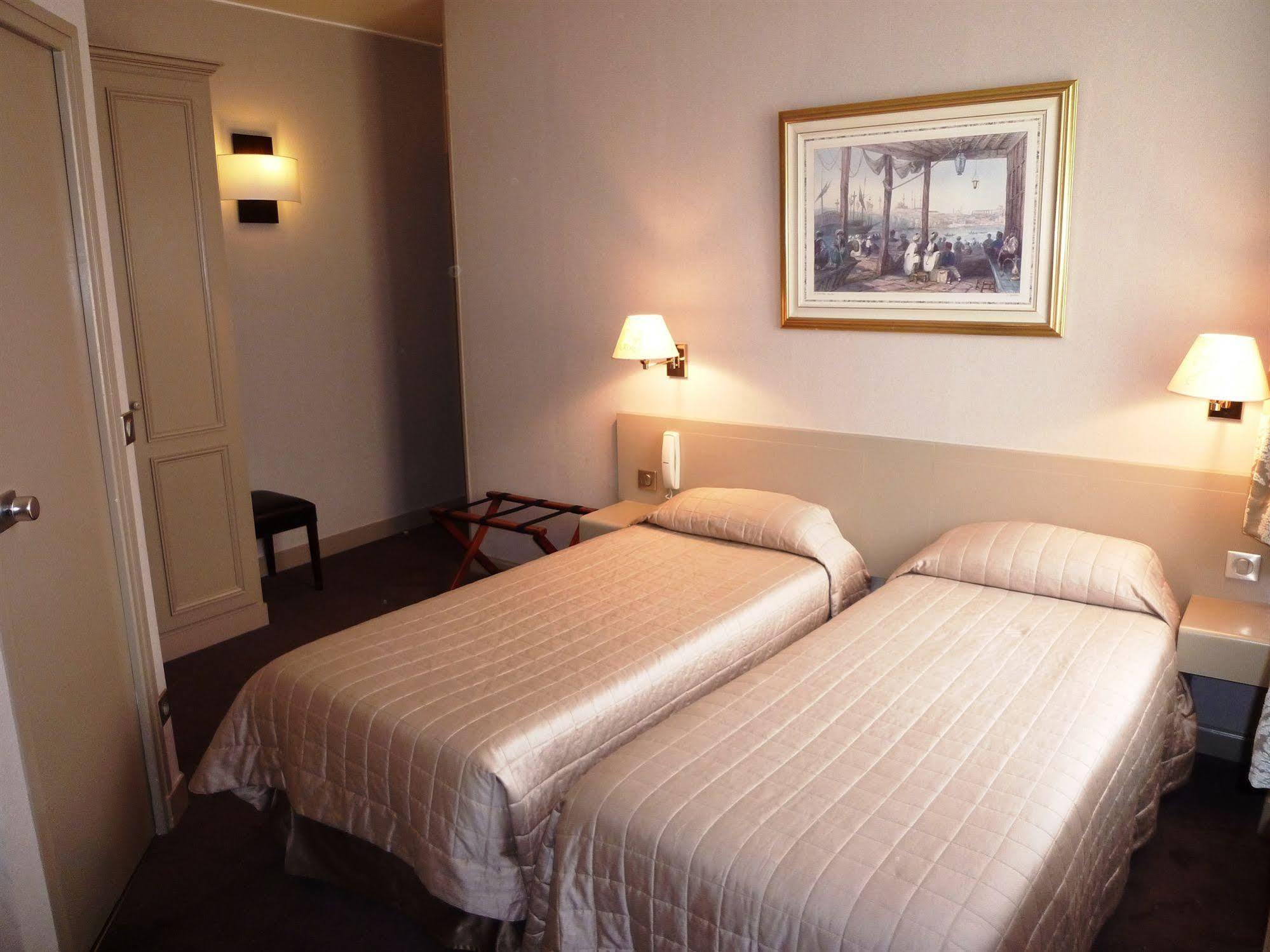 Hotel La Residence Du Berry Версал Екстериор снимка