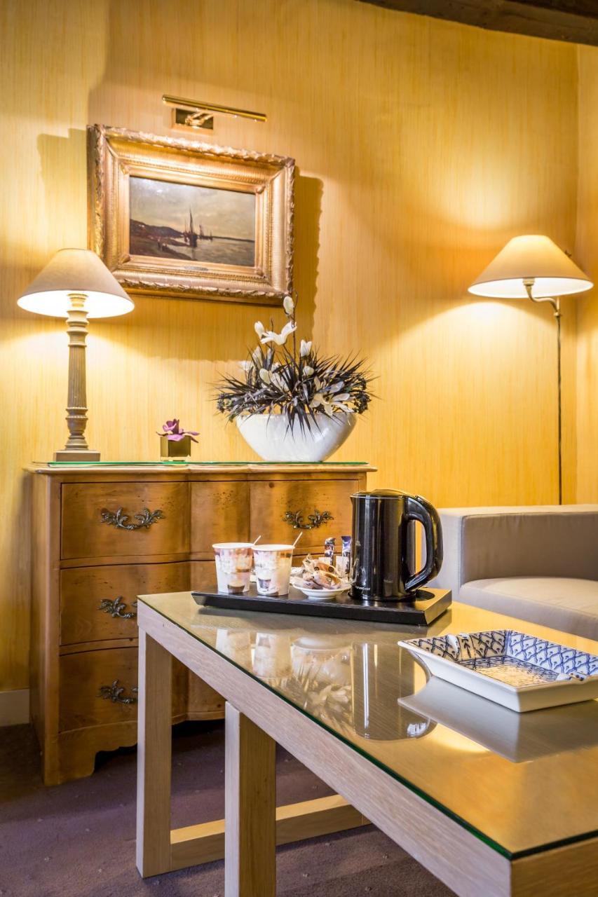 Hotel La Residence Du Berry Версал Екстериор снимка